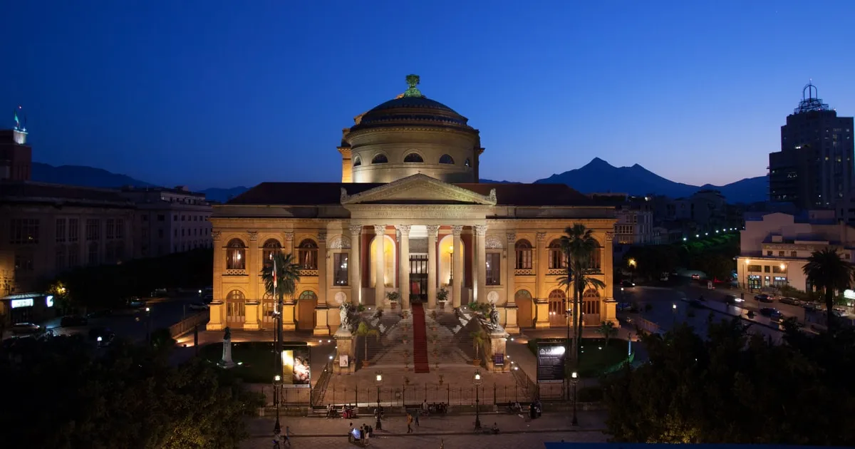 A guided visit of the largest opera house in Italy, Teatro Massimo in Palermo, opera houses in Italy